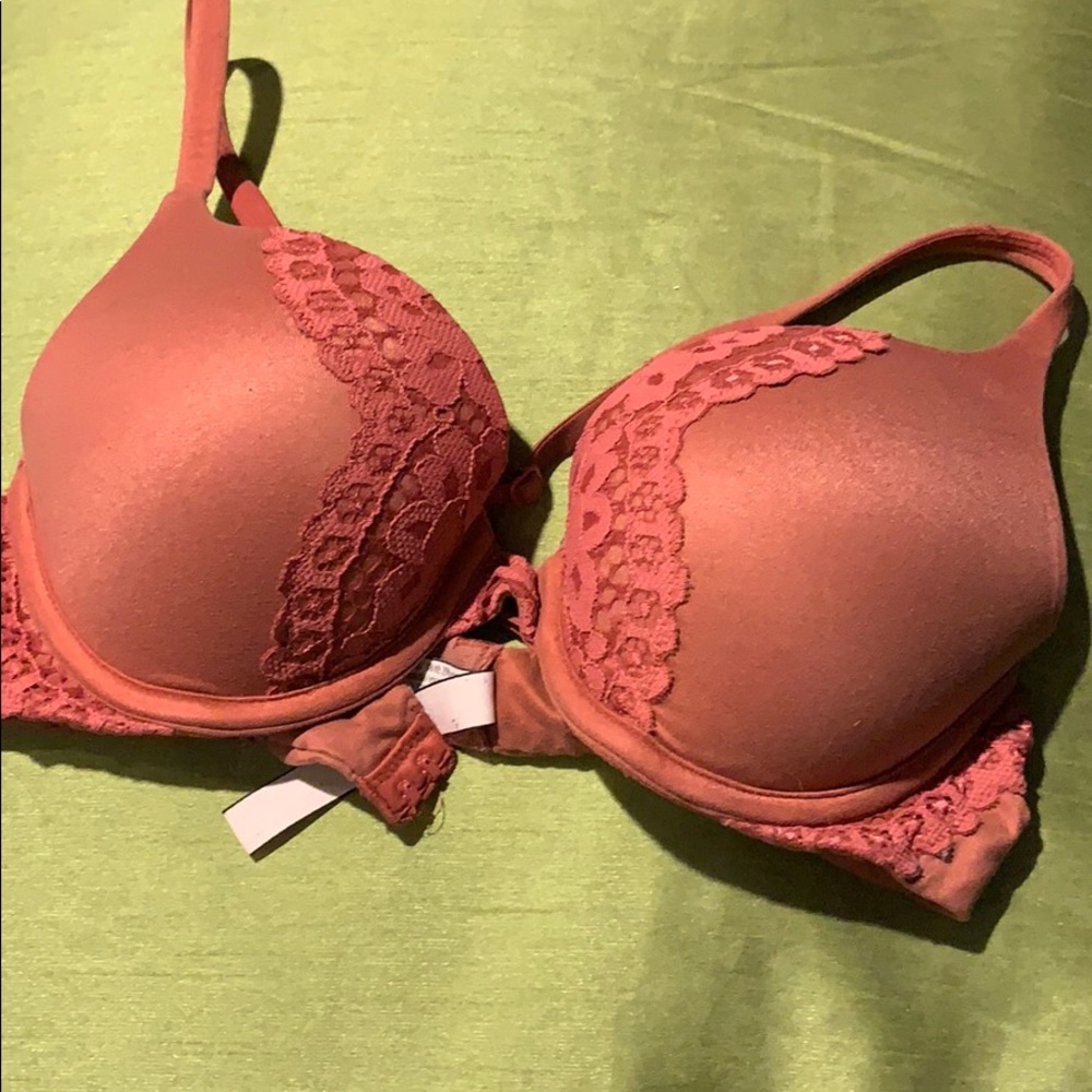 VICTORIA’S SECRET RED LACE PUSH UP BRA 34B